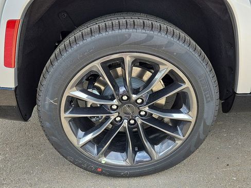 Used 2024 Jeep Grand Wagoneer Series II w/ Quick Order Packagew 28T image 7