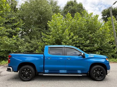 Used 2022 Chevrolet Silverado 1500 LT AWD/4WD image 5