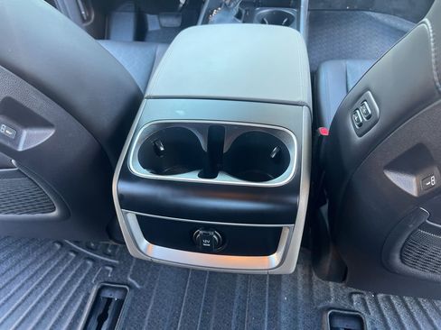 Certified 2025 Kia Carnival EX image 16