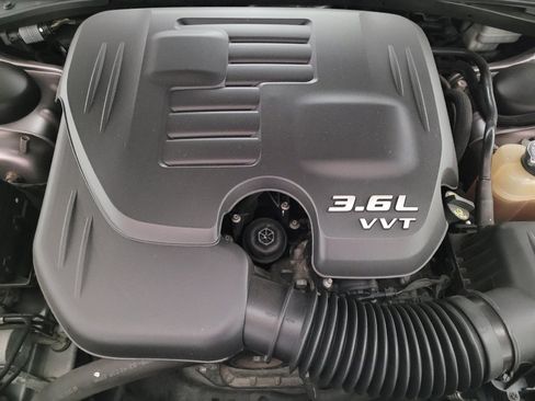 Used 2015 Dodge Challenger SXT RWD image 30