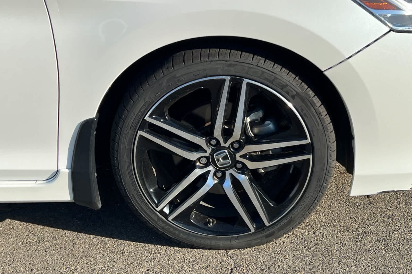 Used 2017 Honda Accord Touring image 18