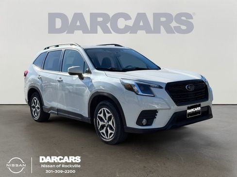 Used 2023 Subaru Forester Premium image 1