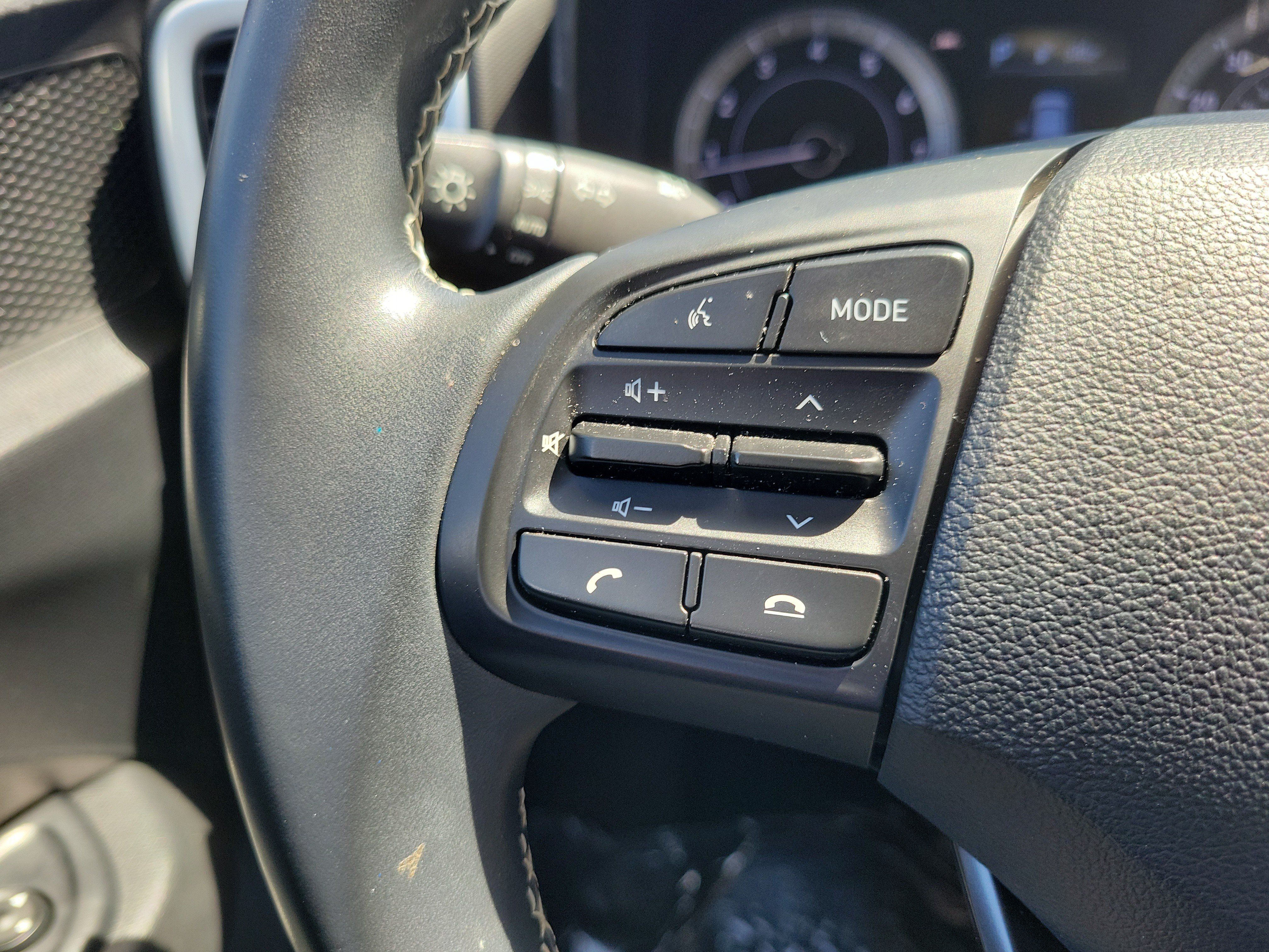 Used 2022 Hyundai Venue Limited FWD image 20