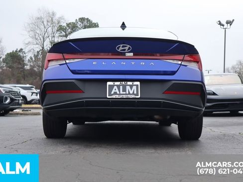Used 2025 Hyundai Elantra Sport FWD image 7