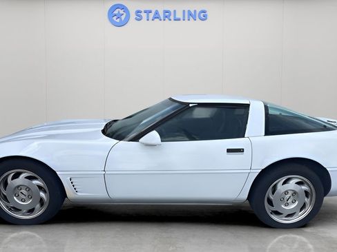 Used 1996 Chevrolet Corvette Coupe image 2