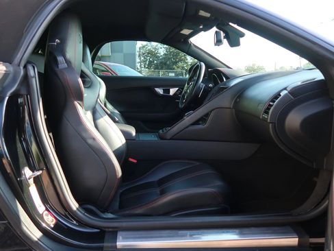 Used 2016 Jaguar F-TYPE R image 21