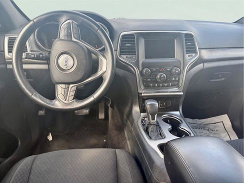Used 2018 Jeep Grand Cherokee Laredo RWD image 11