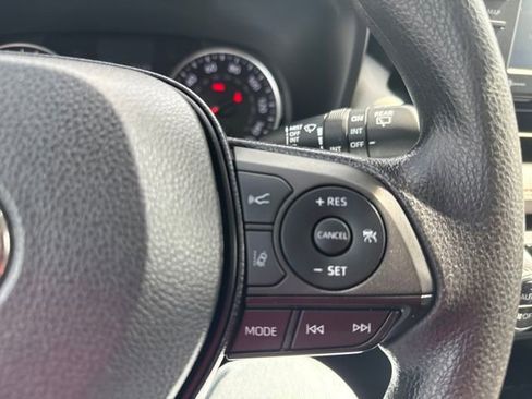 Used 2022 Toyota RAV4 XLE image 16