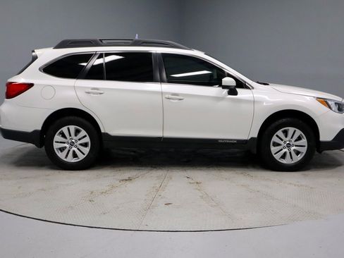 Used 2017 Subaru Outback 2.5i Premium image 12