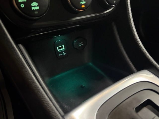 Used 2013 Chrysler 200 Limited FWD image 41