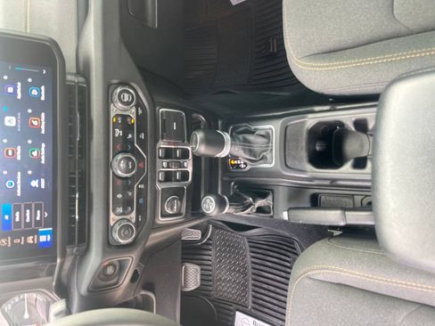 Used 2024 Jeep Wrangler Unlimited w/ Convenience Group AWD/4WD image 27