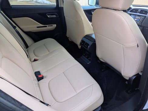 Used 2017 Jaguar F-PACE Premium image 10