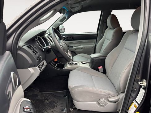 Used 2014 Toyota Tacoma PreRunner image 17