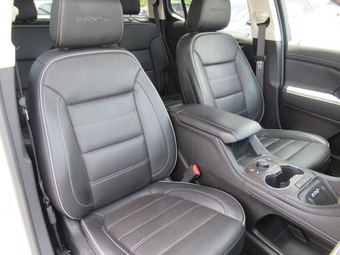 Used 2023 GMC Acadia Denali AWD/4WD image 9