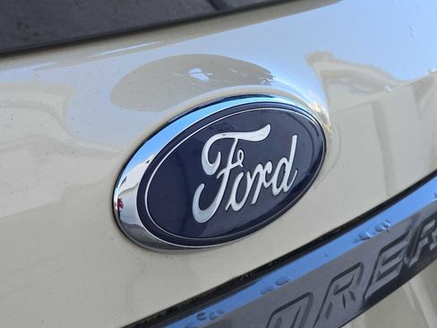 Used 2018 Ford Explorer XLT w/ Equipment Group 202A image 12