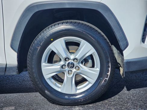 Used 2019 Toyota RAV4 XLE w/ Convenience Package image 6