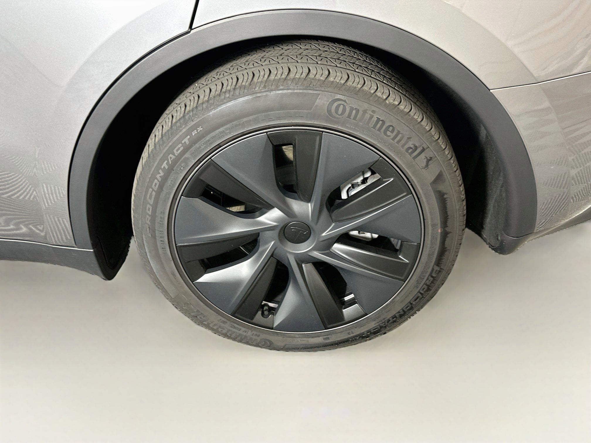 Used 2025 Tesla Model Y Long Range RWD image 11