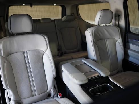 Used 2022 Jeep Grand Wagoneer Series II w/ Premium Group II AWD/4WD image 35