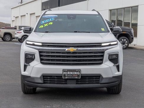 Used 2024 Chevrolet Traverse LT AWD/4WD image 2