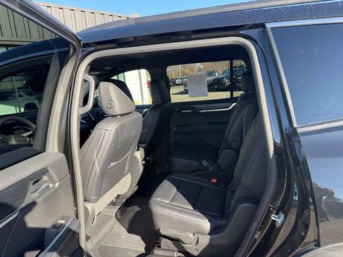 Used 2026 GMC Acadia Elevation w/ Elevation Premium Package AWD/4WD image 11