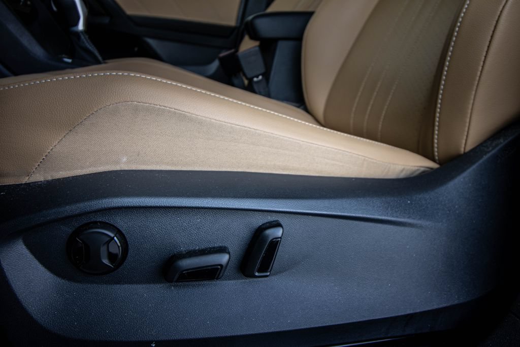 Certified 2024 Volkswagen Tiguan SE R-Line FWD image 22
