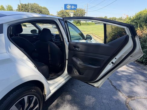 Used 2019 Nissan Altima 2.5 S FWD image 14