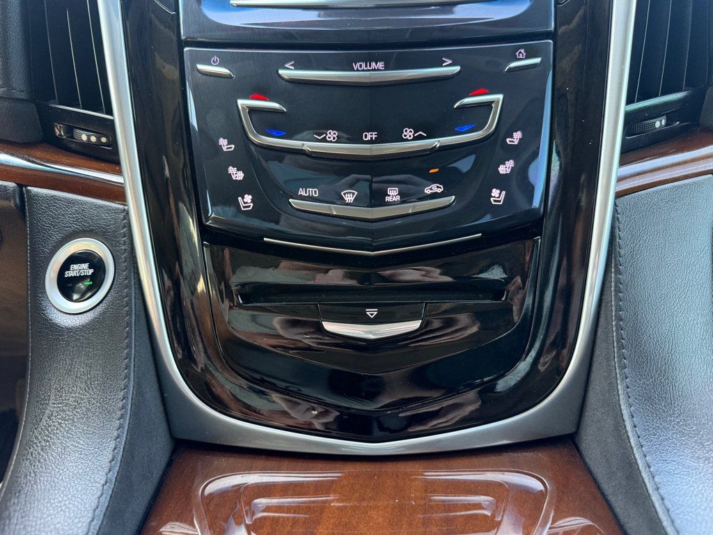 Used 2020 Cadillac Escalade Premium Luxury RWD image 37
