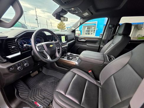 Used 2025 Chevrolet Silverado 1500 LT AWD/4WD image 19