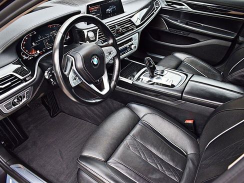 Used 2022 BMW 740i RWD image 16