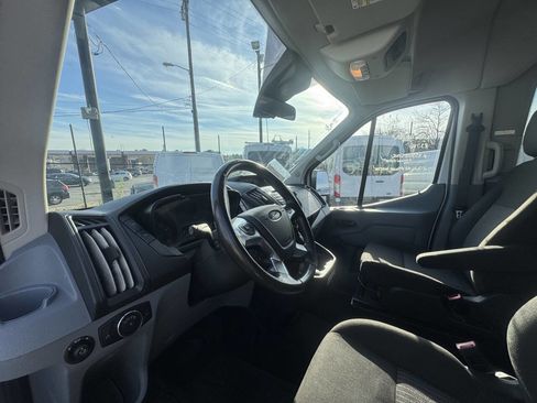 Used 2018 Ford Transit 150 XLT image 18