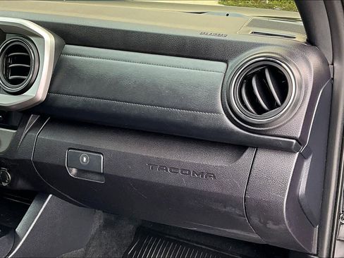 Certified 2019 Toyota Tacoma Limited image 18