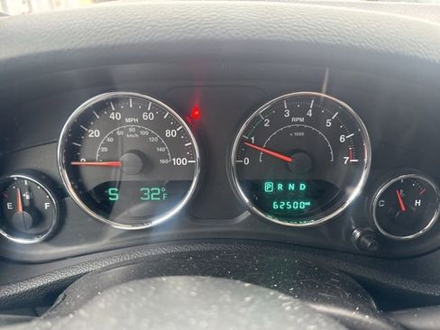 Used 2015 Jeep Wrangler Unlimited Sahara w/ Connectivity Group image 14