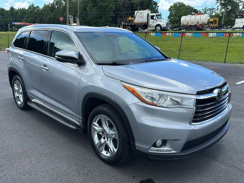 Used 2016 Toyota Highlander Limited w/ Driver Technology Package FWD image 7