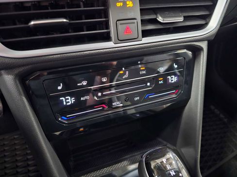 New 2025 Volkswagen Taos SE image 29