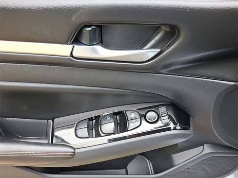 Used 2024 Nissan Altima 2.5 SR image 12