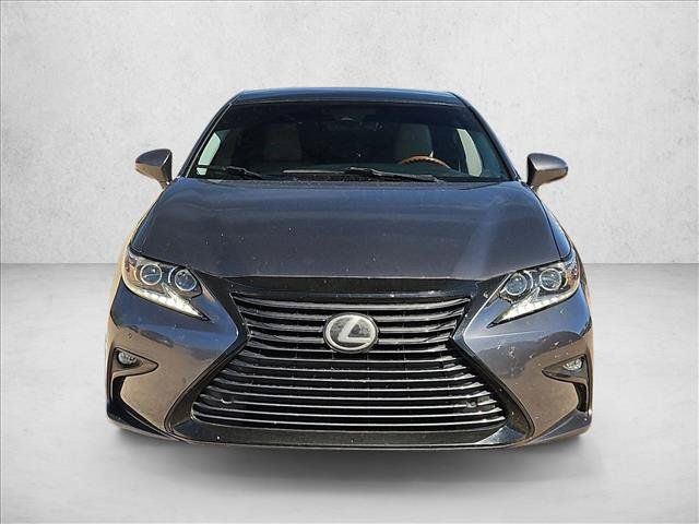 Used 2017 Lexus ES 350 w/ Ultra Luxury Package FWD image 2