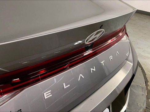 Used 2025 Hyundai Elantra Limited FWD image 30