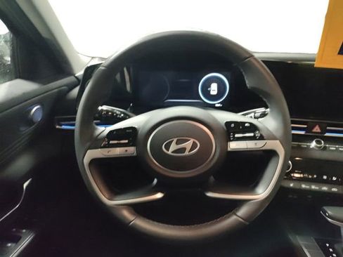 Certified 2025 Hyundai Elantra SEL image 12