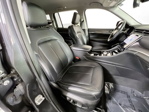 Used 2022 Jeep Grand Cherokee Limited image 25