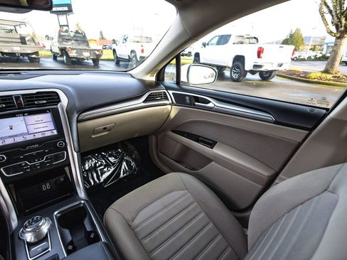 Used 2019 Ford Fusion SE image 24