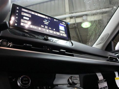 New 2025 Mitsubishi Outlander SE image 12