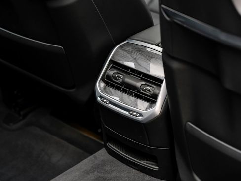 Used 2024 BMW 740i w/ Premium Package 2 image 47