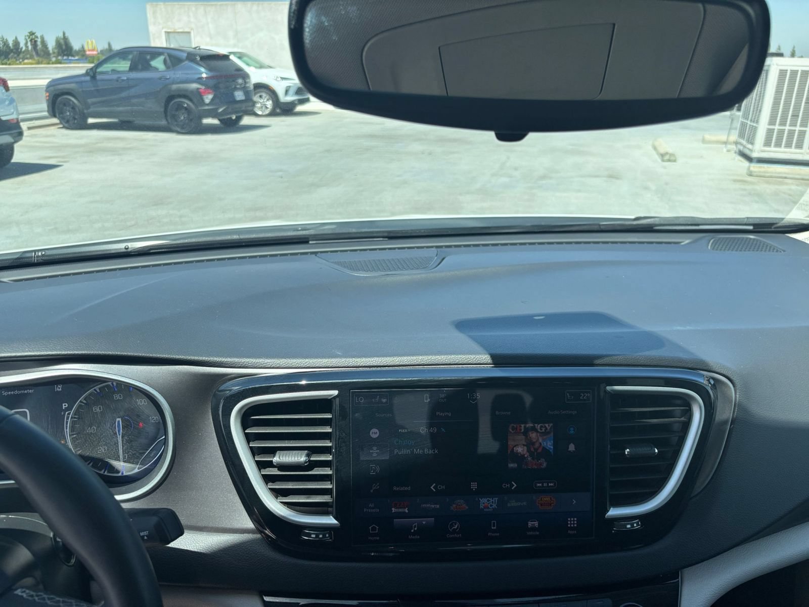 Used 2024 Chrysler Pacifica Touring-L FWD image 16
