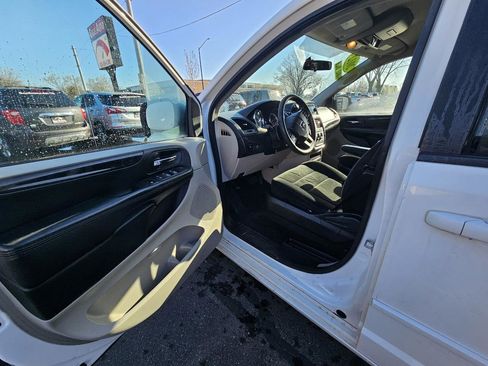 Used 2012 Dodge Grand Caravan SE FWD image 18