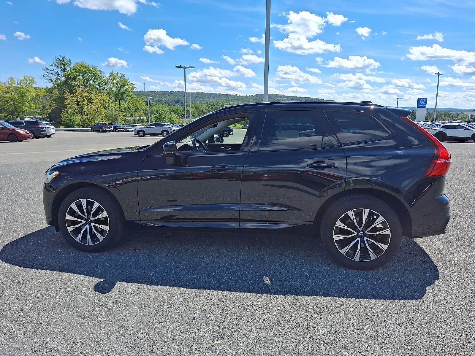 Certified 2024 Volvo XC60 B5 Plus w/ Protection Package Premier AWD/4WD image 9