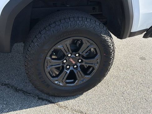 Used 2025 GMC Canyon Elevation image 31