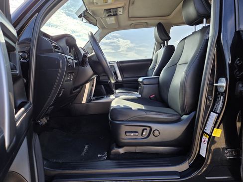 Used 2019 Toyota 4Runner SR5 Premium image 12