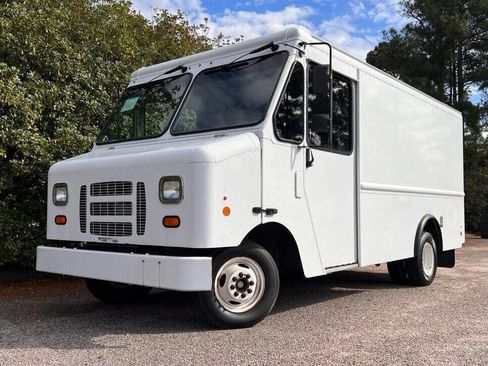 Used 2014 Ford E-350 and Econoline 350 Super Duty w/ A/C Prep Package image 2