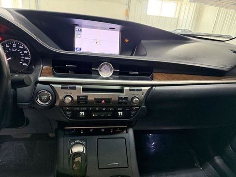 Used 2013 Lexus ES 350 w/ Luxury Pkg FWD image 17
