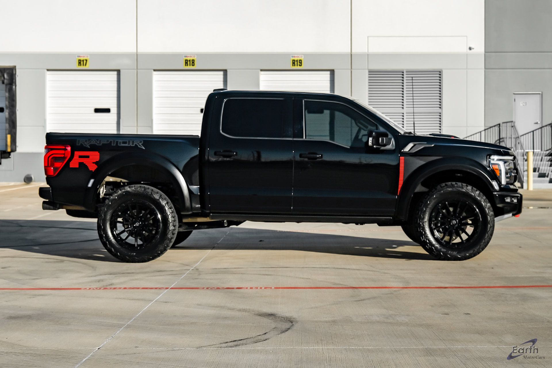 Used 2025 Ford F150 Raptor w/ Equipment Group 803A Raptor R AWD/4WD image 16